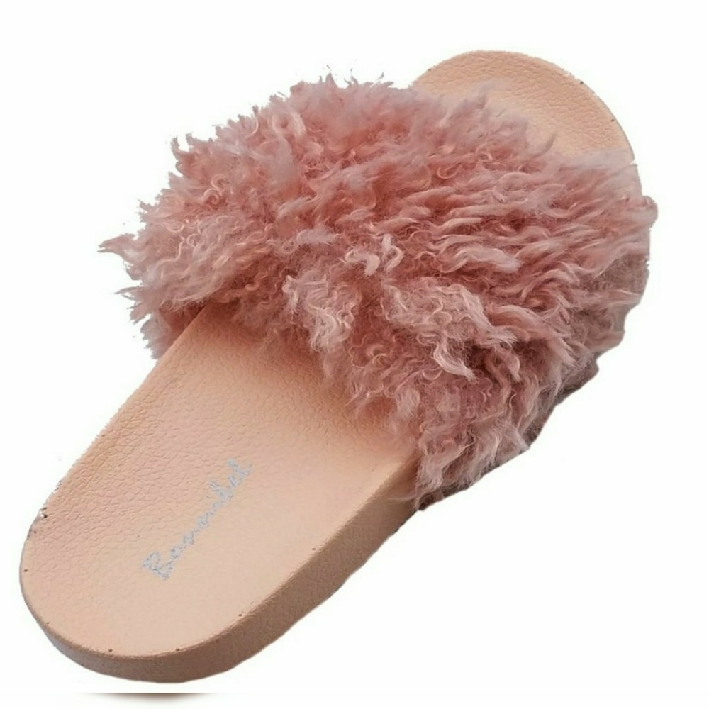 *SOLD**🔥$5🔥Faux Fur Flats-Plush Fashion Slippers--BLUSH - Picture 2 of 2
